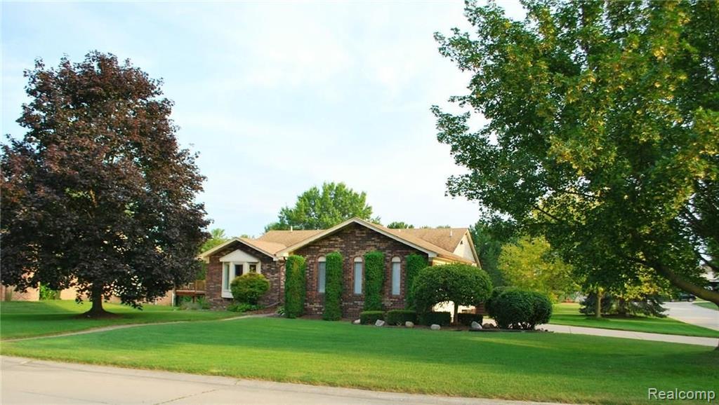 285 Slade Court Rochester Hills, MI 48307 - Photo 2 of 35