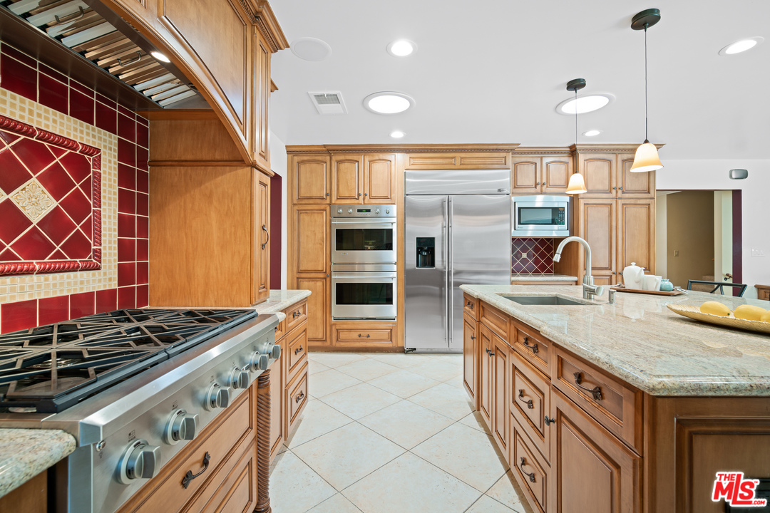 4290 Jubilo Drive Tarzana, CA 91356 - Photo 16 of 52