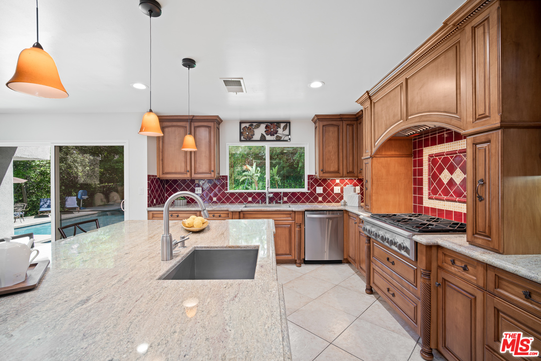 4290 Jubilo Drive Tarzana, CA 91356 - Photo 19 of 52