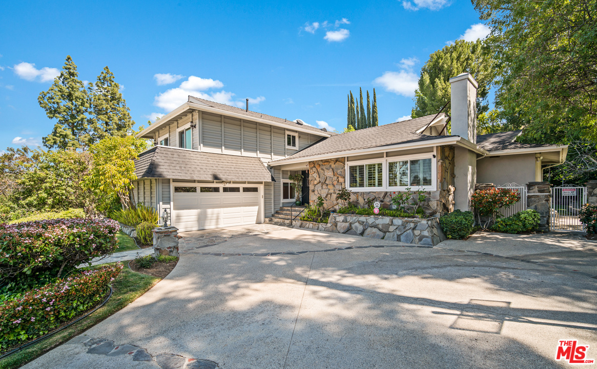 4290 Jubilo Drive Tarzana, CA 91356 - Photo 4 of 52