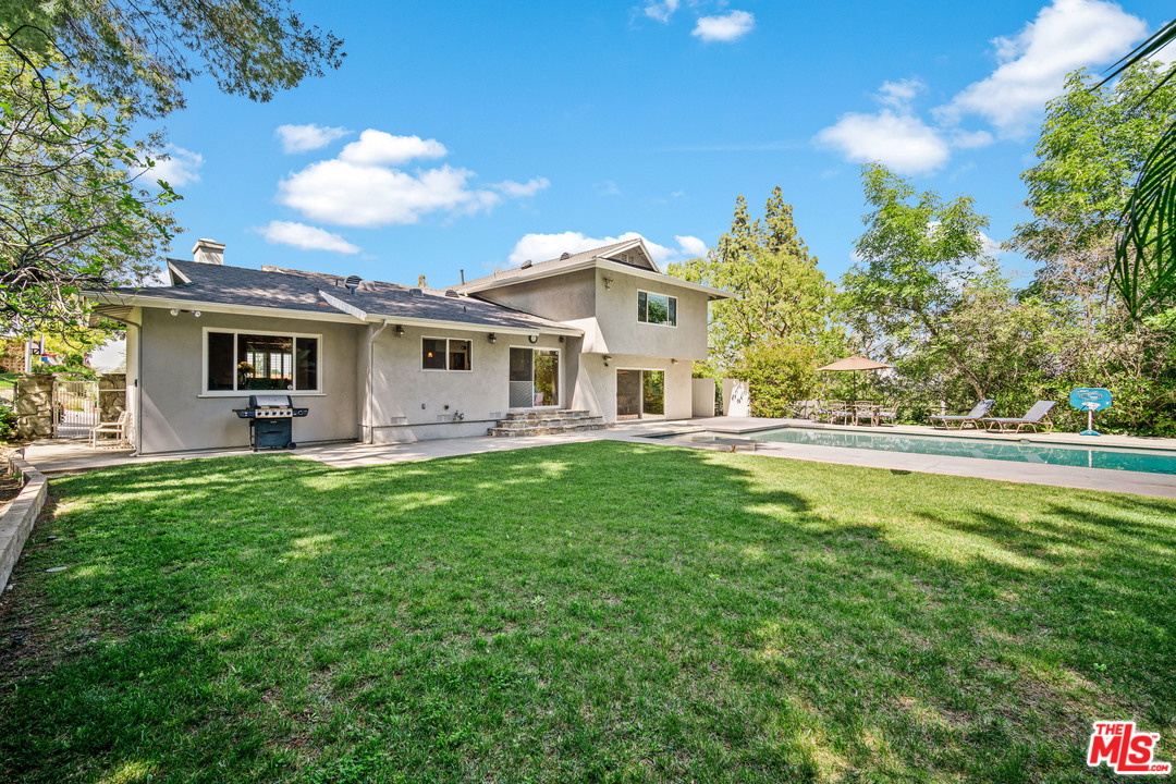 4290 Jubilo Drive Tarzana, CA 91356 - Photo 36 of 52