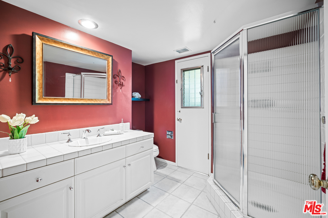 4290 Jubilo Drive Tarzana, CA 91356 - Photo 38 of 52