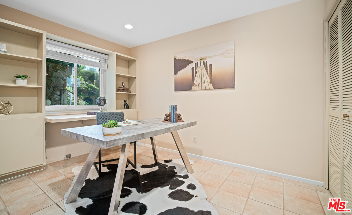 4290 Jubilo Drive Tarzana, CA 91356 - Photo 39 of 52