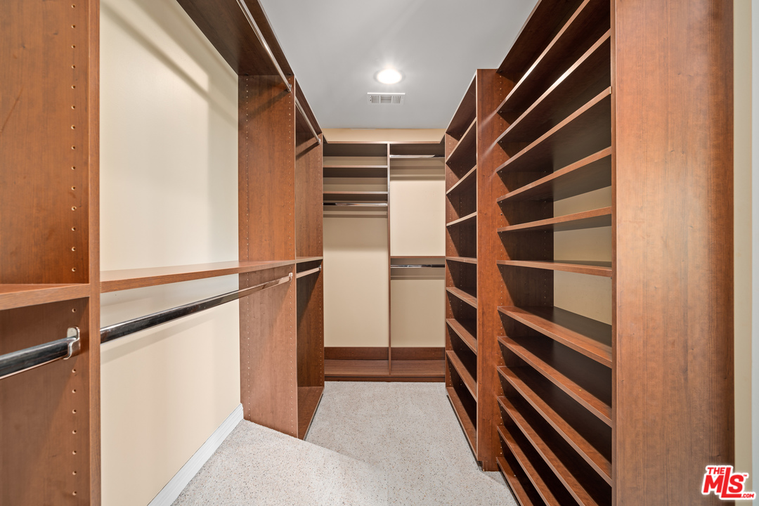 4290 Jubilo Drive Tarzana, CA 91356 - Photo 44 of 52