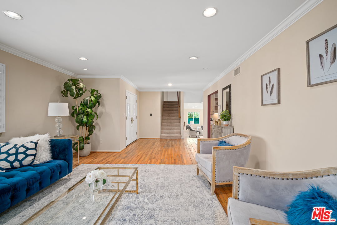 4290 Jubilo Drive Tarzana, CA 91356 - Photo 7 of 52