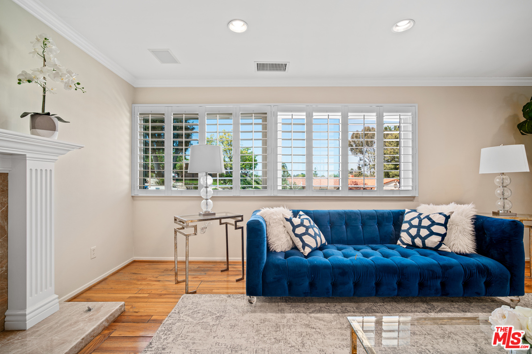 4290 Jubilo Drive Tarzana, CA 91356 - Photo 8 of 52