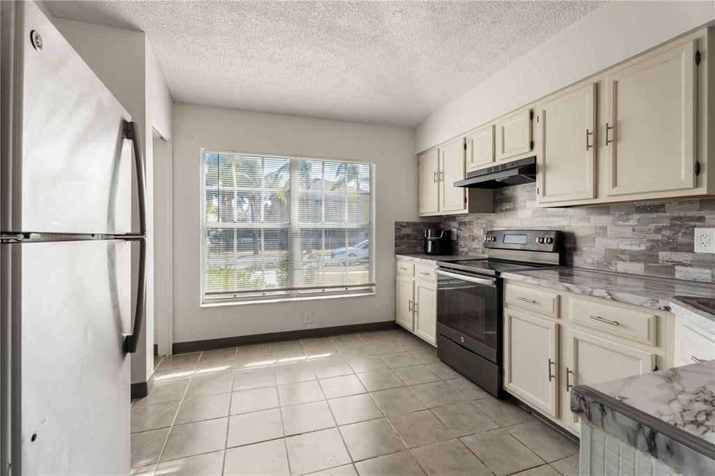 11852 Lark Song Loop Riverview, FL 33579 - Photo 9 of 18