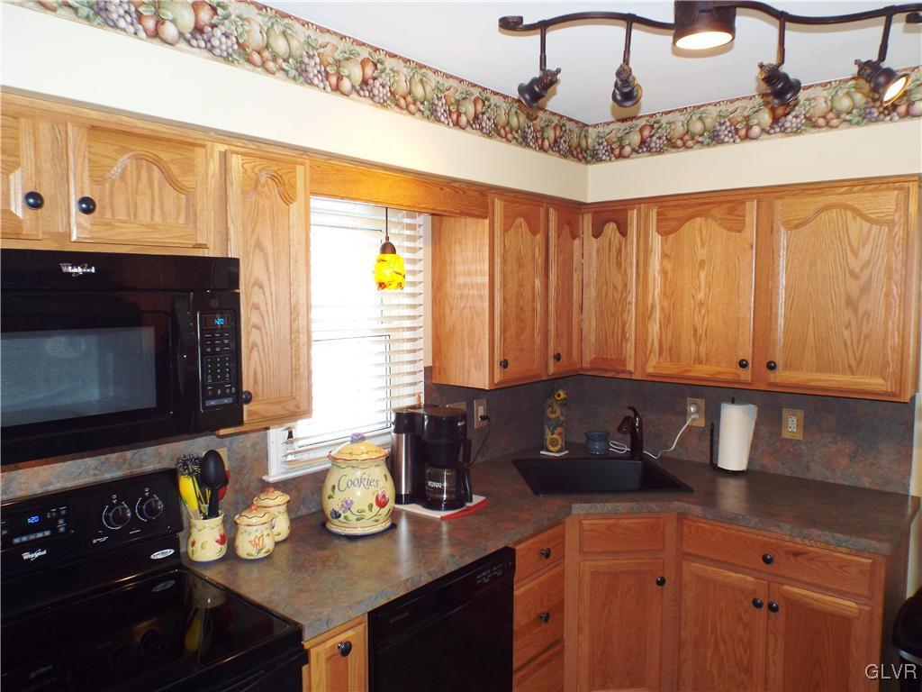 3081 Avon Road Bethlehem, PA 18017 - Photo 8 of 22 Gallery Image 8