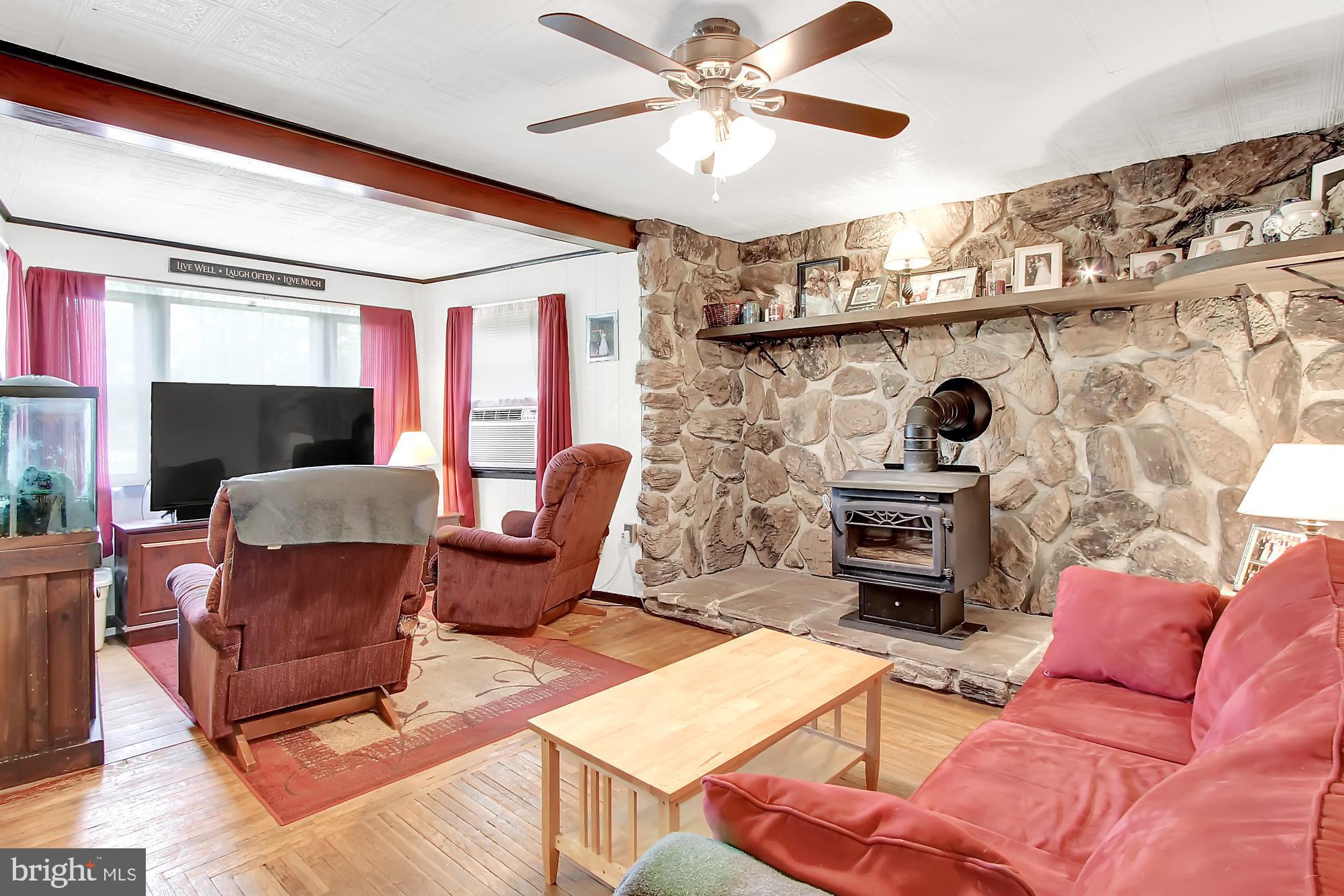 139 Old State Road Reading, PA 19606 - Photo 2 of 22