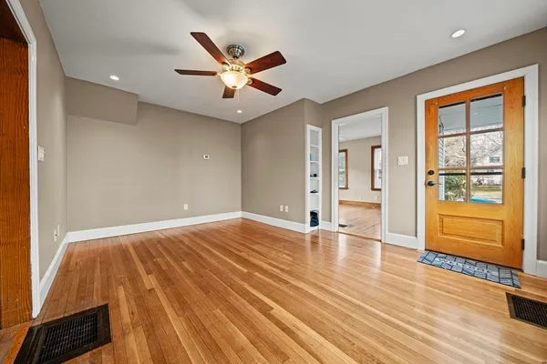 $2,300 | 24 Chestnut Street, Unit 1, Wakefield, MA 01880