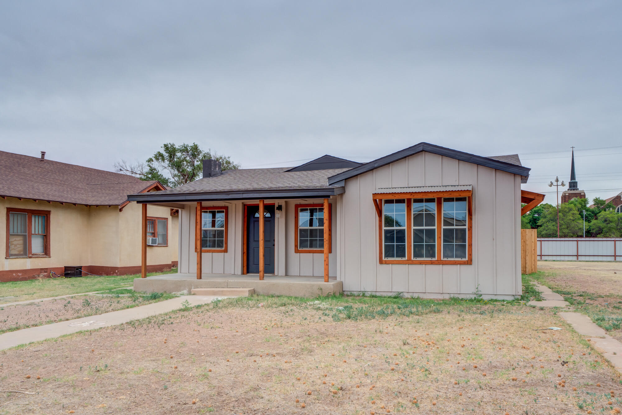 315 West Garza Street Slaton, TX 79364 - Photo 1 of 35 front view of a house