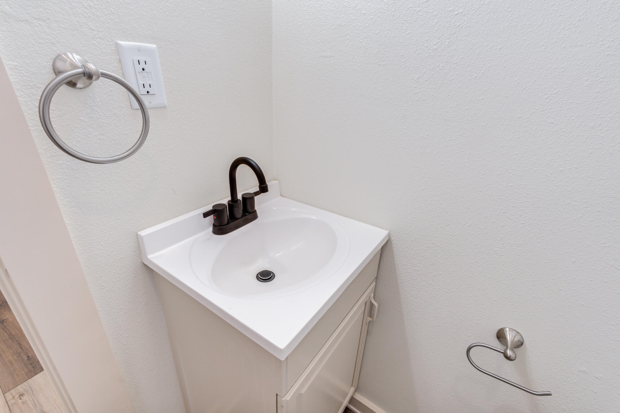 315 West Garza Street Slaton, TX 79364 - Photo 25 of 35 a bathroom with a sink and a mirror