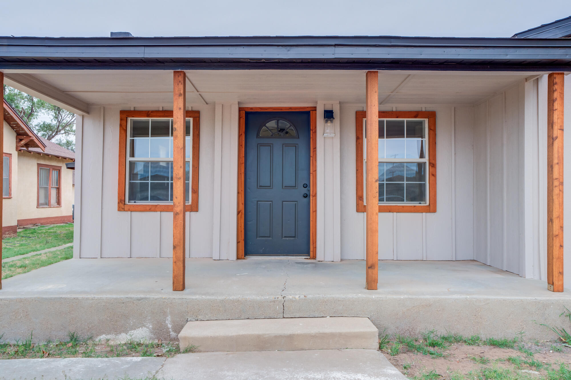315 West Garza Street Slaton, TX 79364 - Photo 4 of 35 a front view of a house