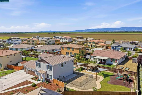 $899,000 | 1655 Apricot Court, Dixon, CA 95620