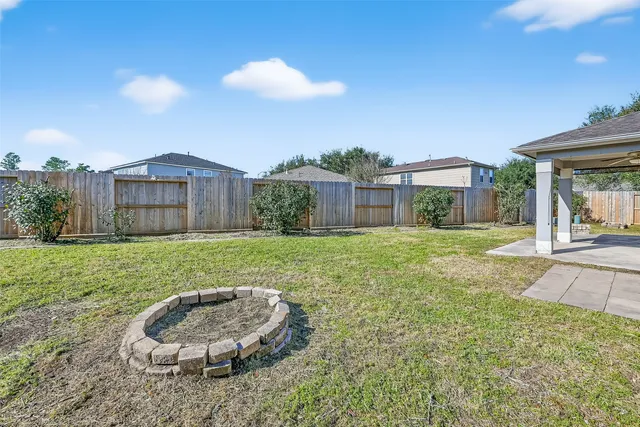 a view of a house with backyard and porch