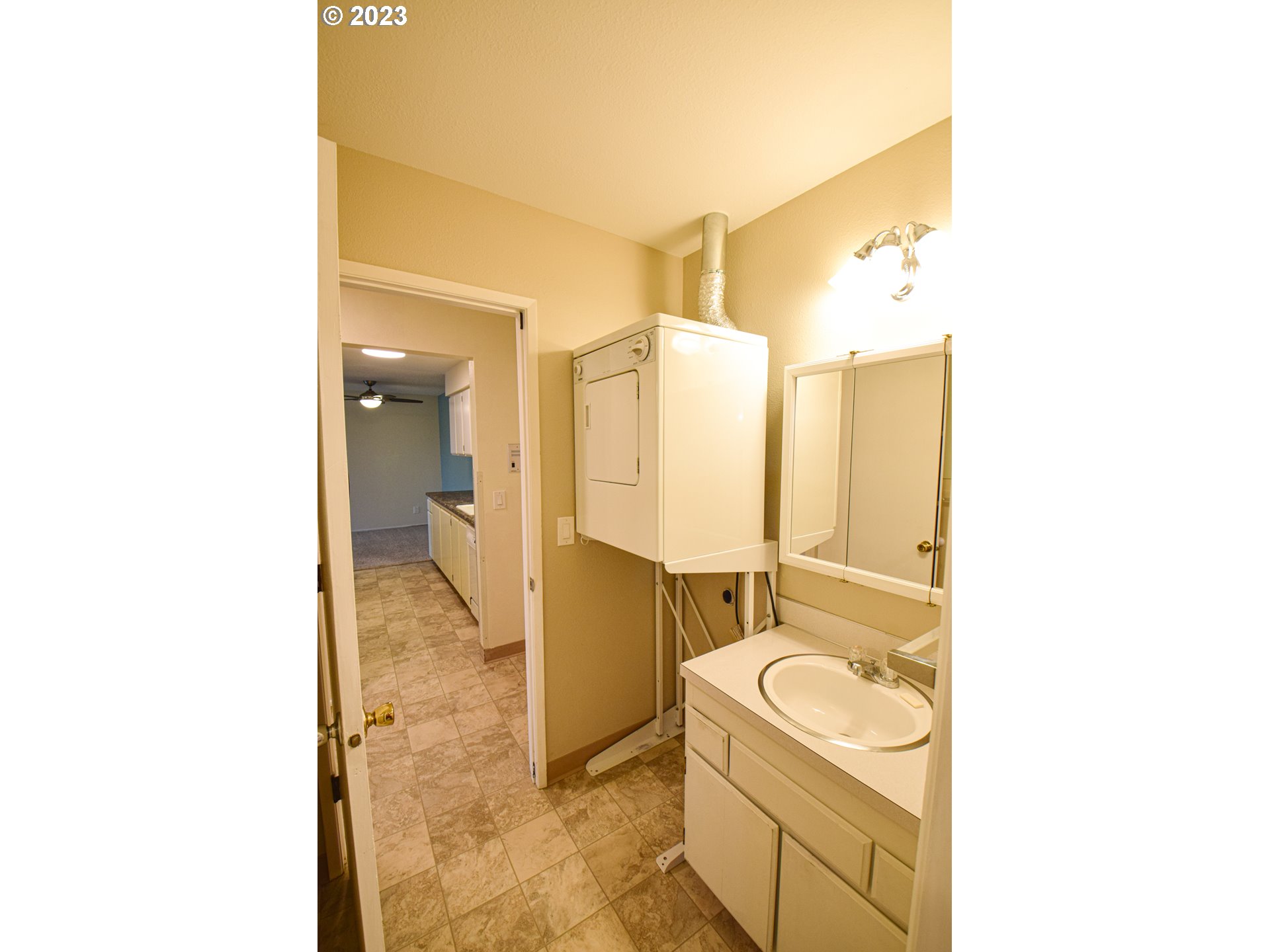 950 Evergreen Road, Unit 312 Woodburn, OR 97071 - Photo 13 of 16 a bathroom with a sink toilet and shower