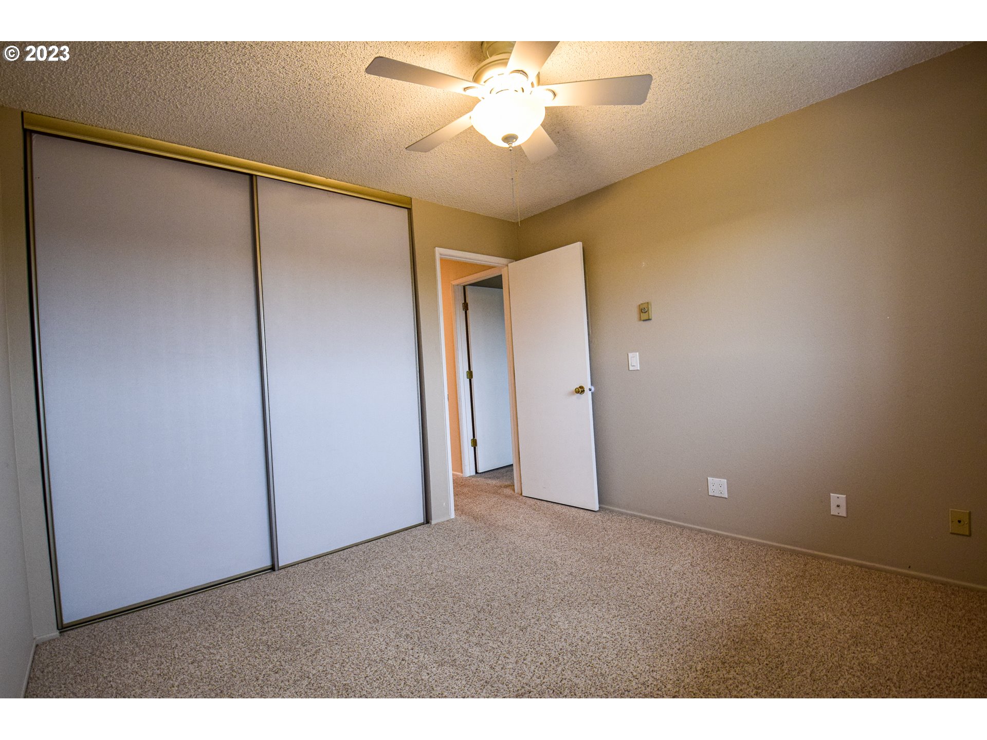 950 Evergreen Road, Unit 312 Woodburn, OR 97071 - Photo 15 of 16 a view of an empty room