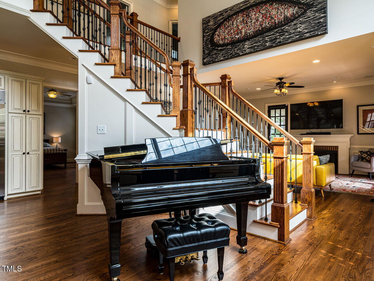2315 Byrd Street Raleigh, NC 27608 - Photo 7 of 36 009-1280x960-entry-foyer
