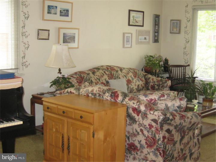 9385 Neil Road, Unit A Philadelphia, PA 19115 - Photo 4 of 25 Living Room