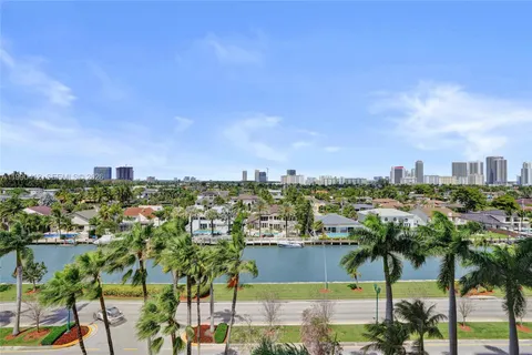 $680,000 | 3598 Yacht Club Drive, Unit 702, Aventura, FL 33180