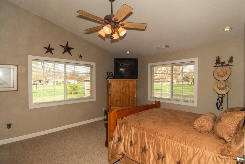 5890 Deschutes Road Anderson, CA 96007 - Photo 17 of 24 Master Suite