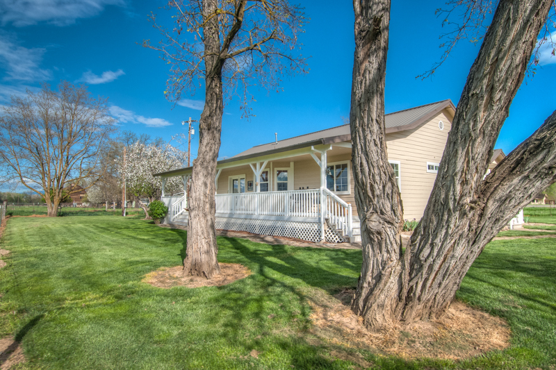 5890 Deschutes Road Anderson, CA 96007 - Photo 4 of 24 Front