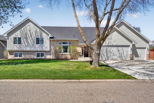 $559,900 | 709 Laura Court, Chaska, MN 55318