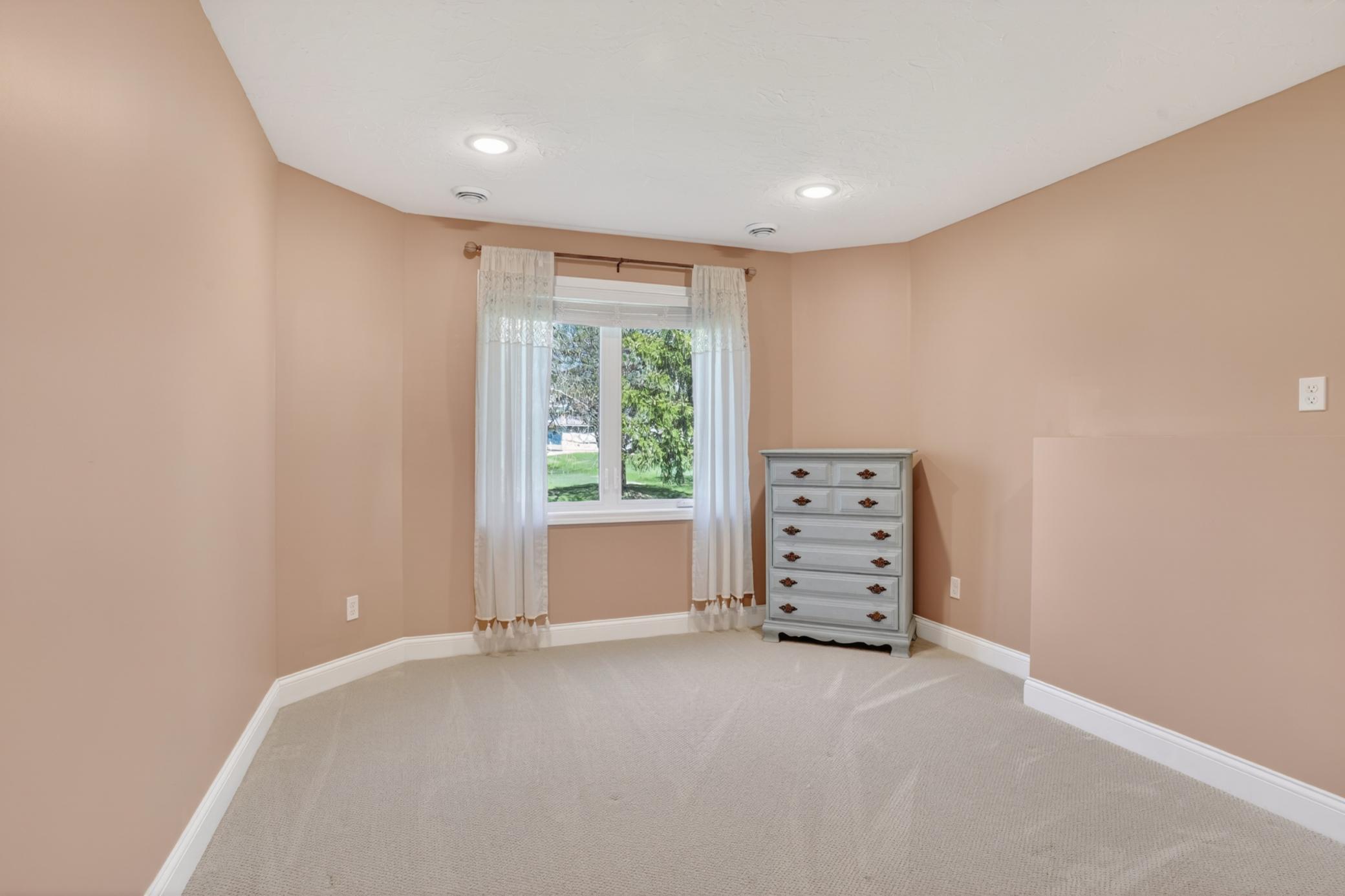 709 Laura Court Chaska, MN 55318 - Photo 27 of 33