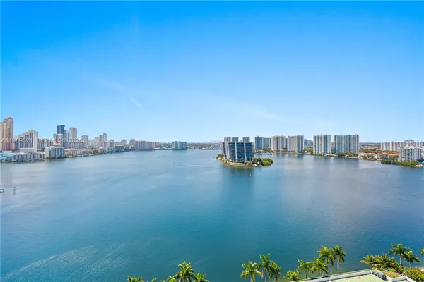 $3,500 | 19101 Northeast 36th Court, Unit 2405, Aventura, FL 33180