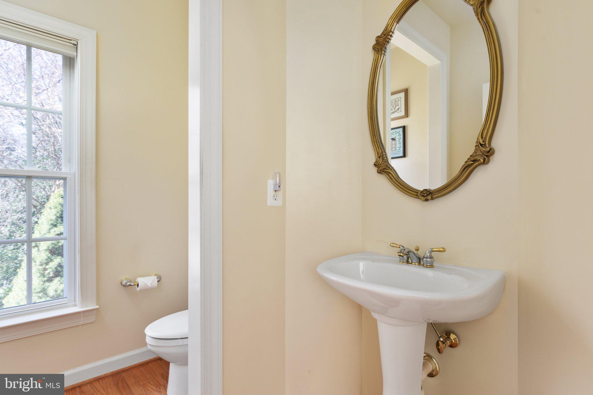 5664 Lick River Lane Gainesville, VA 20155 - Photo 12 of 43 Half bath on main level