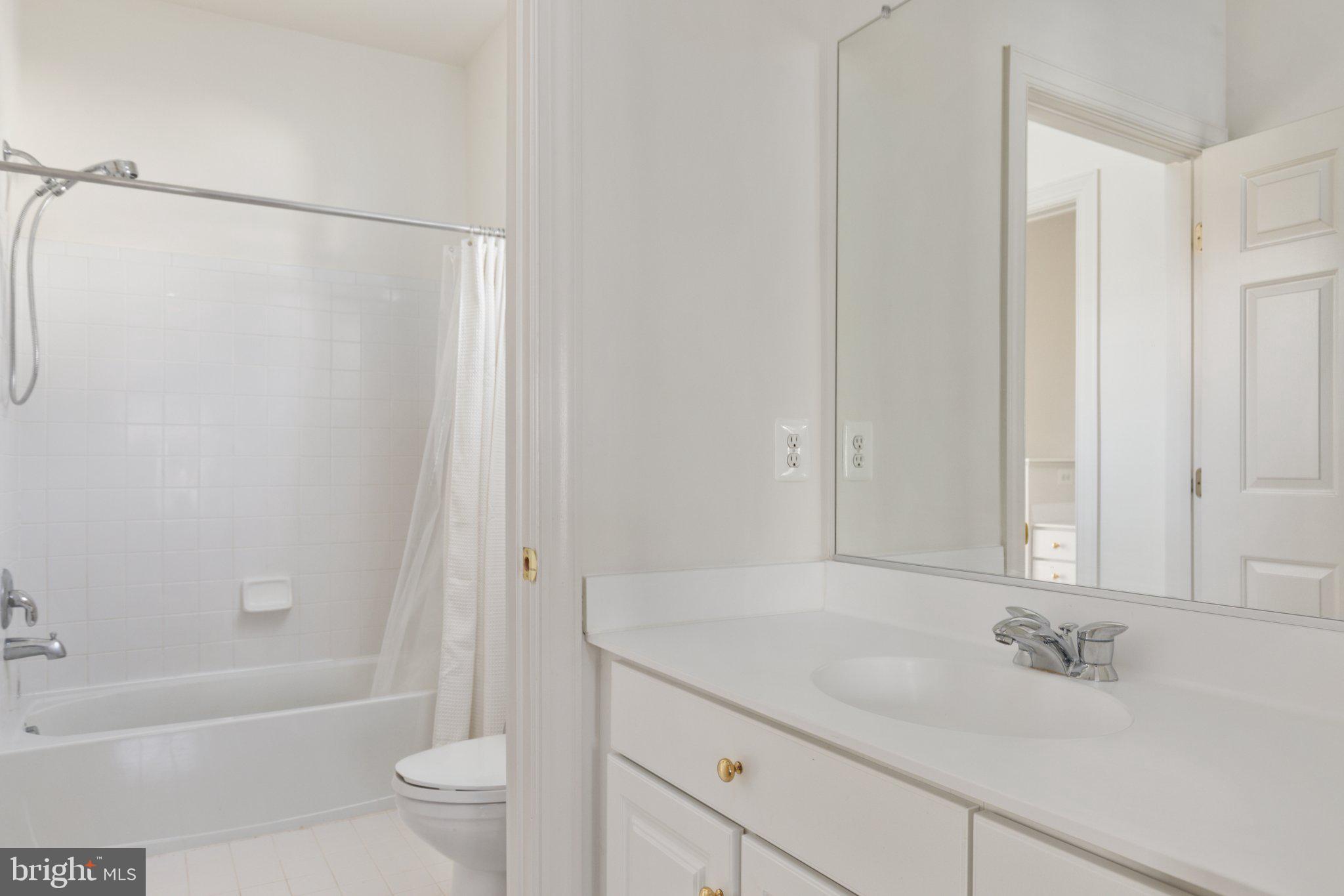 5664 Lick River Lane Gainesville, VA 20155 - Photo 34 of 43 Jack and Jill bathroom for bedrooms 3 and 4