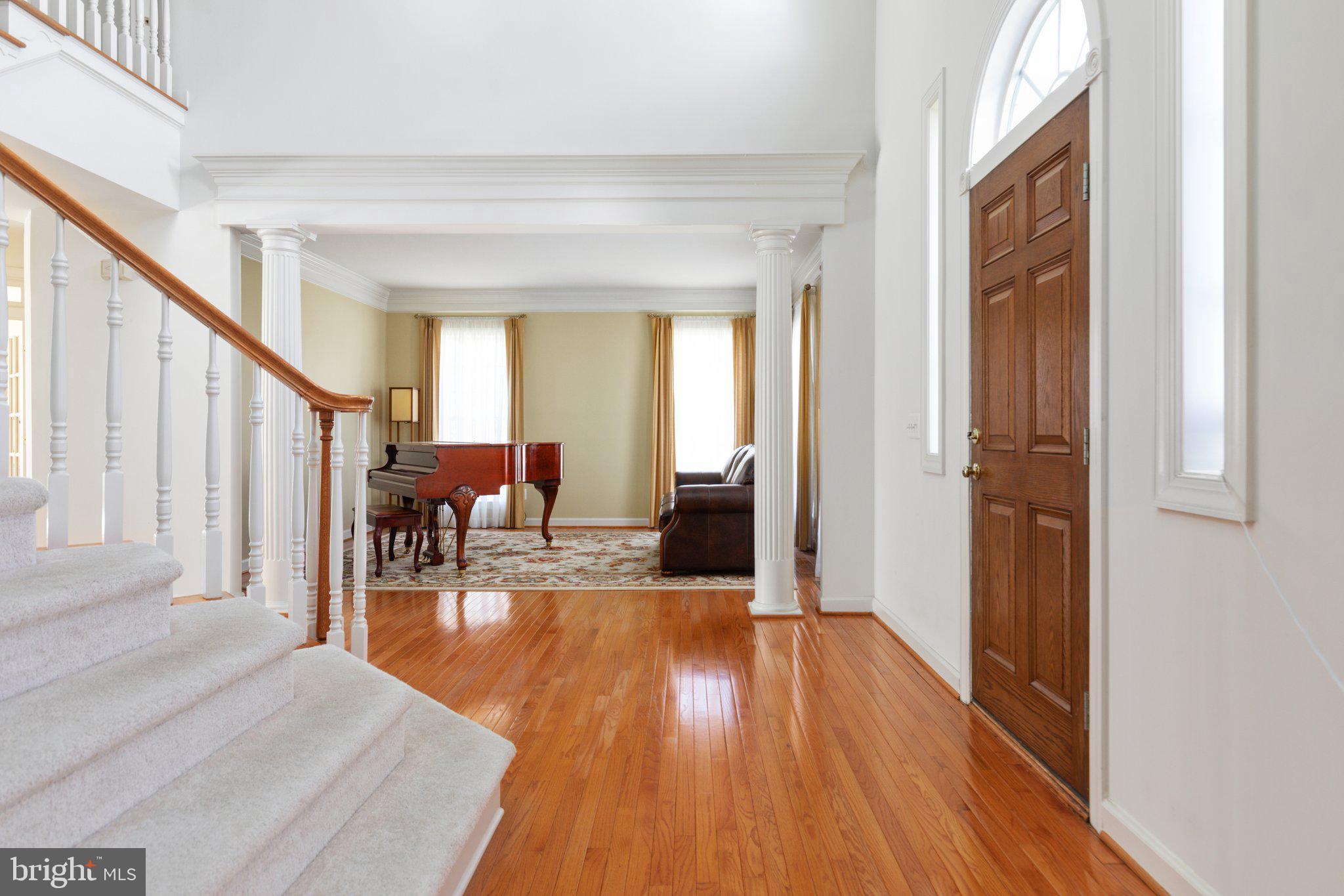 5664 Lick River Lane Gainesville, VA 20155 - Photo 4 of 43 The home contains a nice neutral pallette