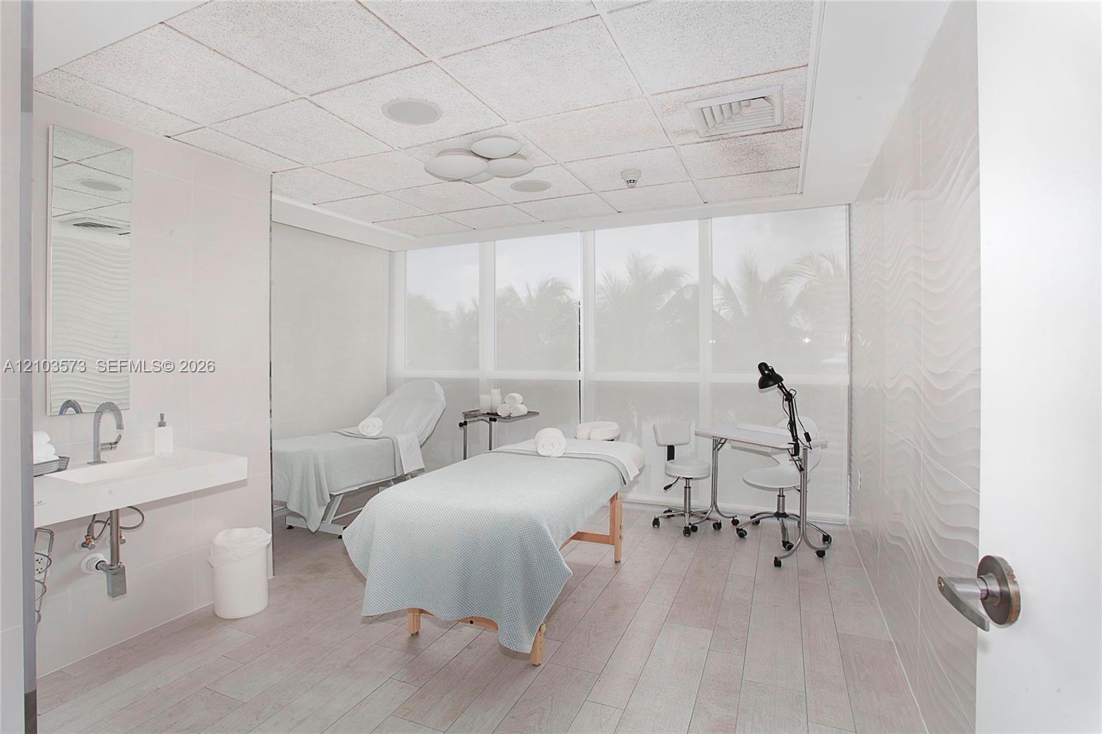 400 Alton Road, Unit 811 Miami Beach, FL 33139 - Photo 28 of 35 Gallery Image 28