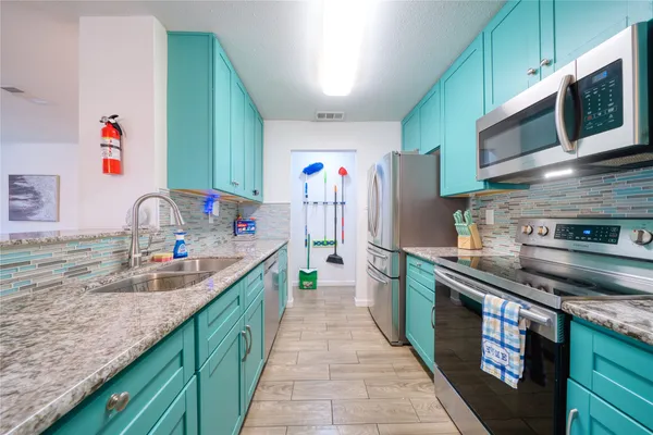 $1,250 | 10912 Gulf Freeway, Unit 28, Houston, TX 77075