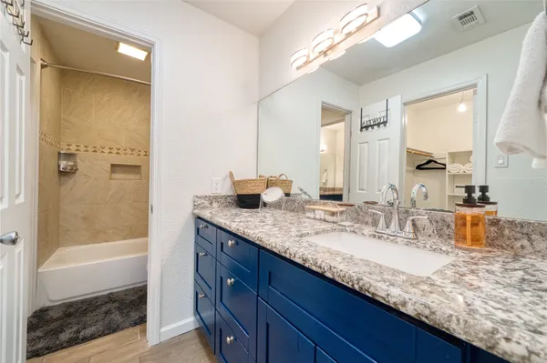 $1,250 | 10912 Gulf Freeway, Unit 28, Houston, TX 77075