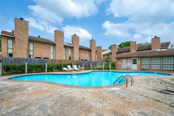 $1,250 | 10912 Gulf Freeway, Unit 28, Houston, TX 77075