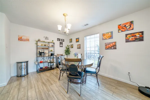 $1,250 | 10912 Gulf Freeway, Unit 28, Houston, TX 77075