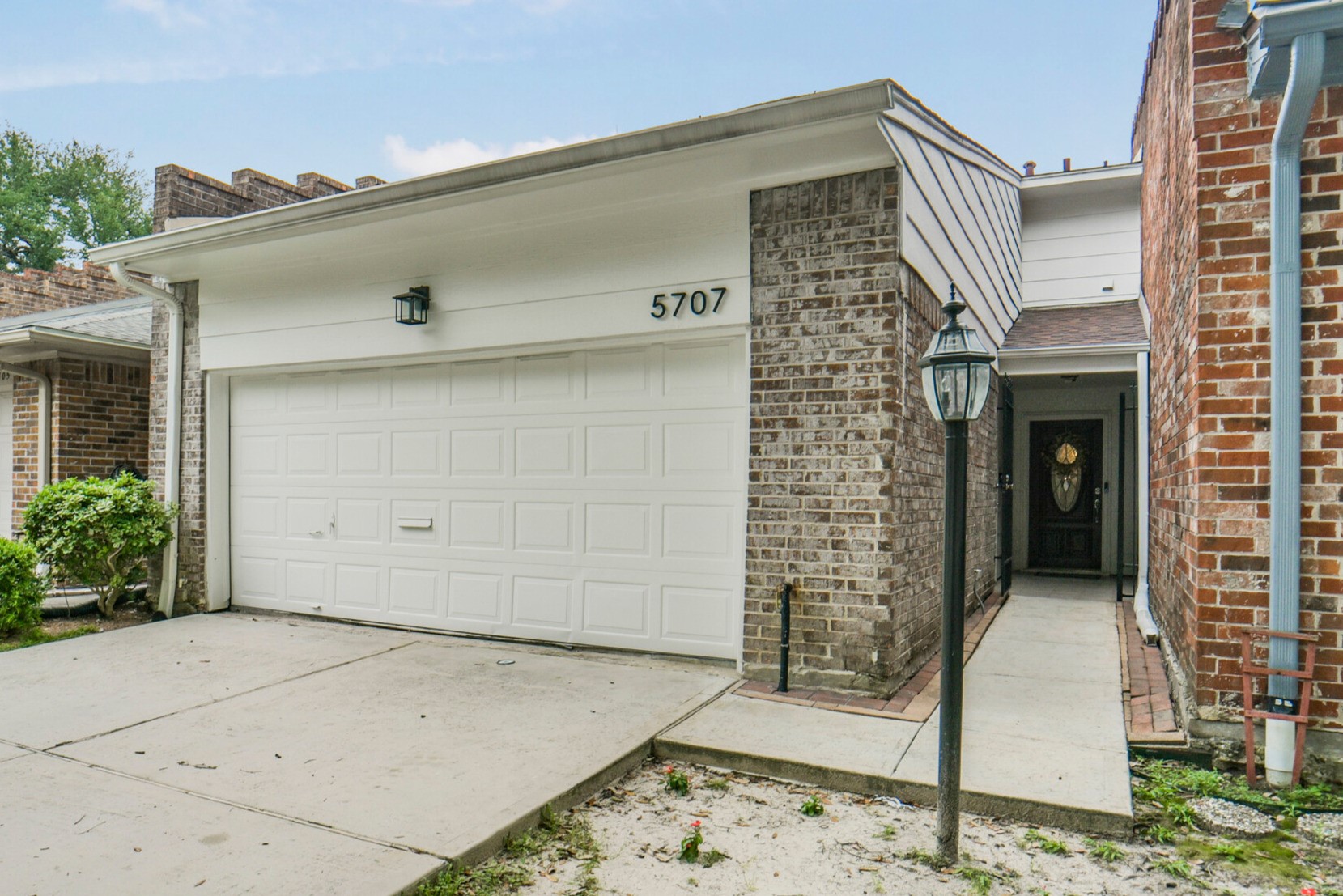 Welcome to 5707 Innsbruck! Your Urban Retreat!