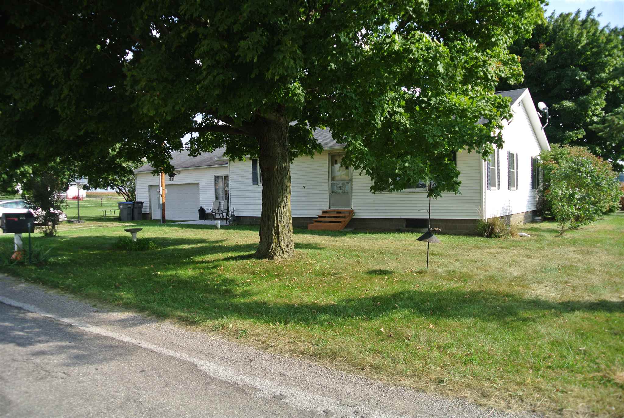 831 6th Road Bourbon, IN 46504 - Photo 2 of 21