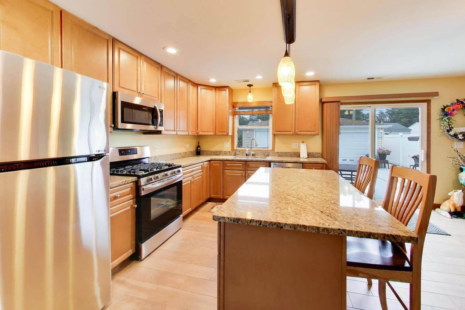 519 Kenyon Avenue Romeoville, IL 60446 - Photo 4 of 20 Gallery Image 4