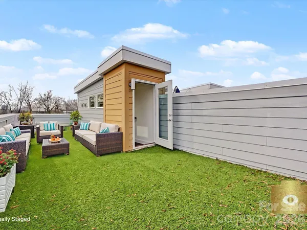 a view of a house with backyard and porch