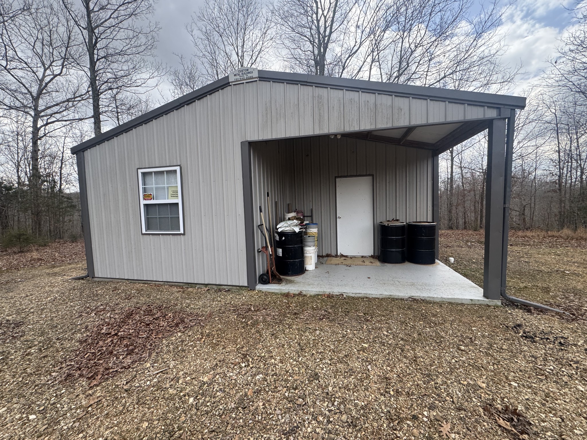 323 Graham Road Cumberland City, TN 37050 - Photo 2 of 27