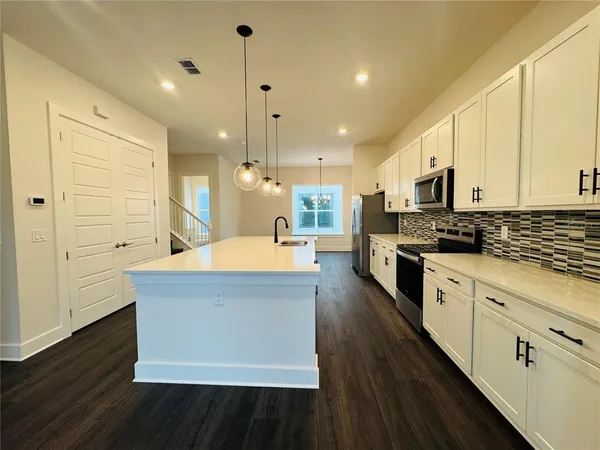 $2,900 | 328 Center Lake Lane, Unit A4, Oviedo, FL 32765