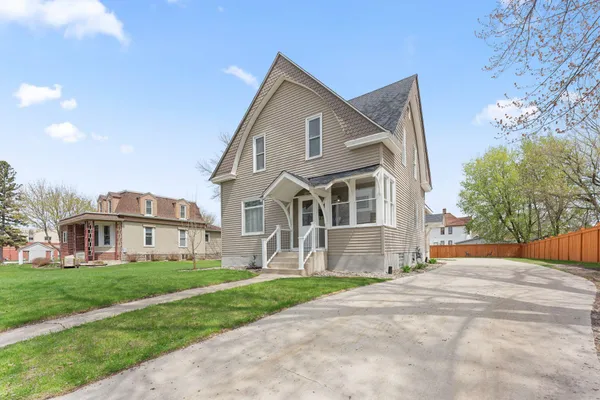 $239,900 | 607 4th Street Southwest, Willmar, MN 56201