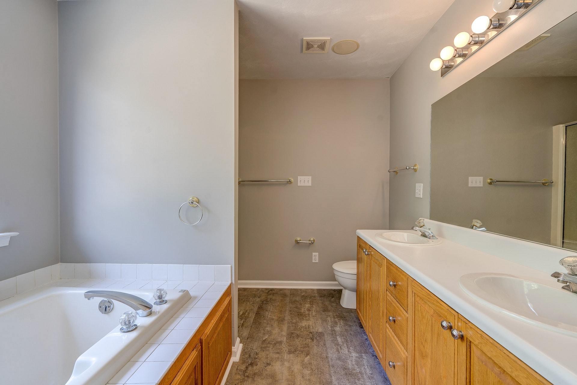 606 Ridgecrest Lane Roanoke, VA 24019 - Photo 20 of 33 020-328553-DSC00141-2_2-2_3-2_4-2_5-2_82