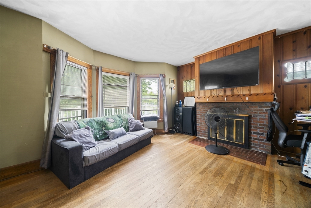 363 White Street Springfield, MA 01108 - Photo 4 of 35