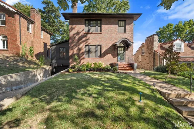 $3,900 | 440 Oakley Drive, Clayton, MO 63105