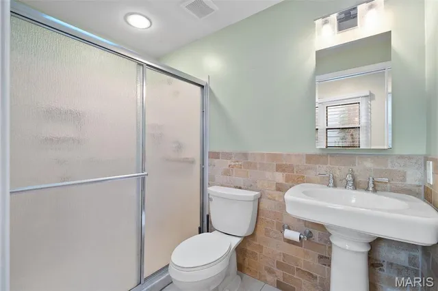 $3,900 | 440 Oakley Drive, Clayton, MO 63105