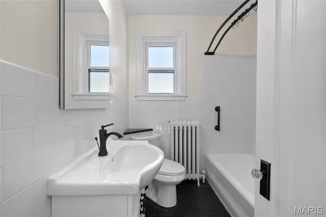 $3,900 | 440 Oakley Drive, Clayton, MO 63105