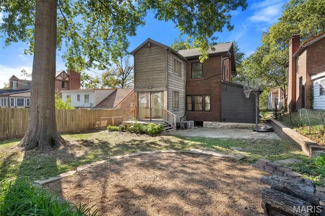 $3,900 | 440 Oakley Drive, Clayton, MO 63105